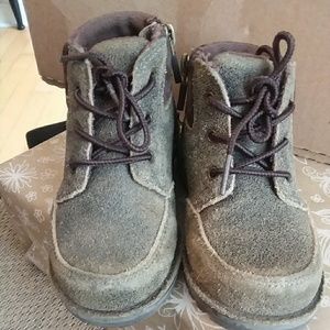 Toddler Boys size 8 LIKE NEW UGGS