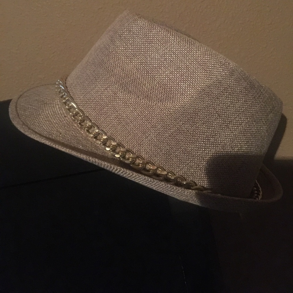 Cute hat with gold chain