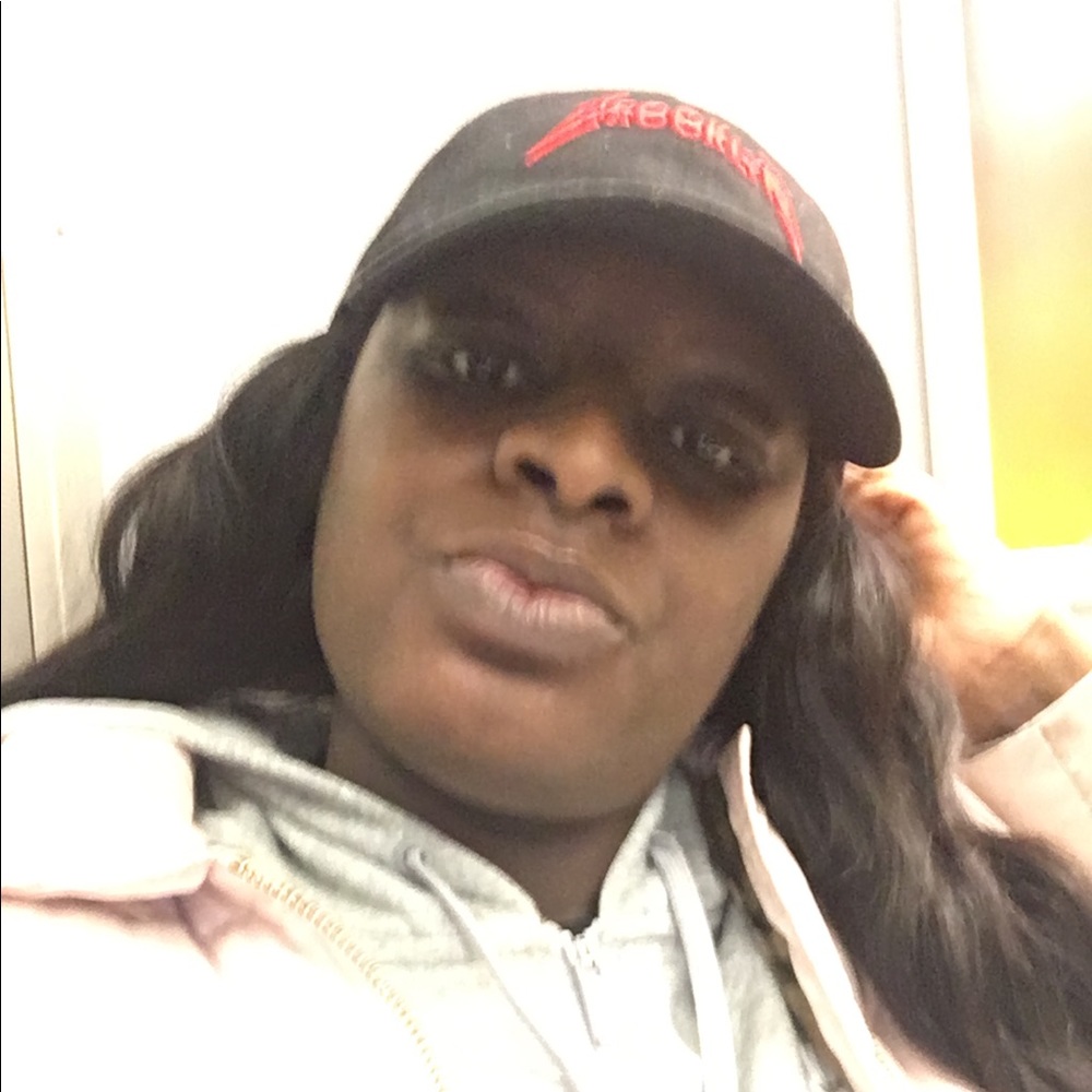 Meet your Posher, Deedee