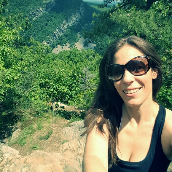 Meet your Posher, Jennifer - Picture 1 of 1