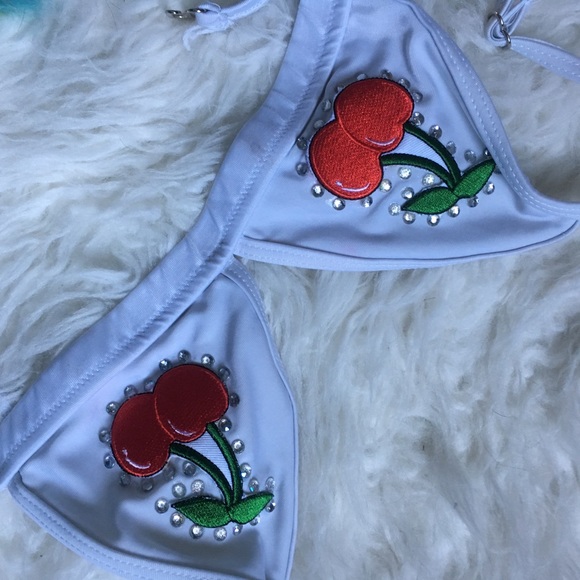 Cherry bralette - Picture 2 of 3