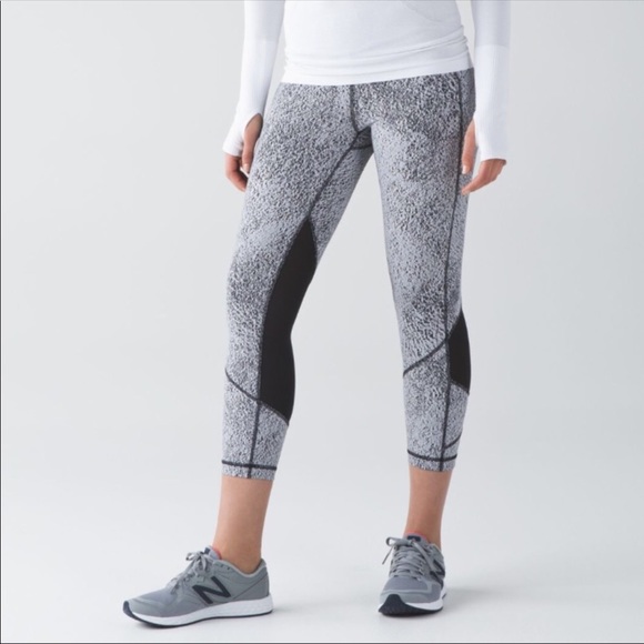 lululemon athletica Pants - Lululemon Pace rival crop 22"