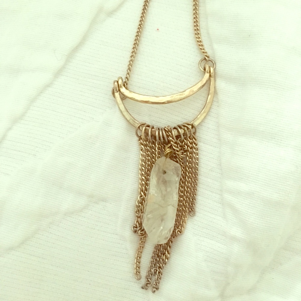 Gold pendant necklace