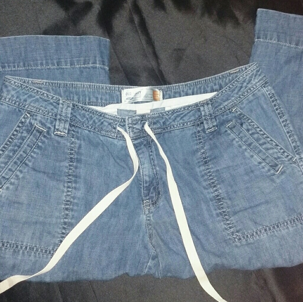 Old Navy capri with button up option & drawstring