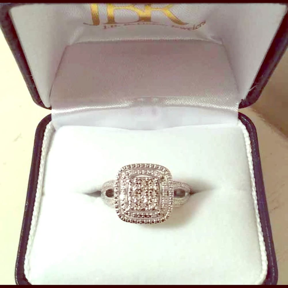 Beautiful SV Diamond Ring