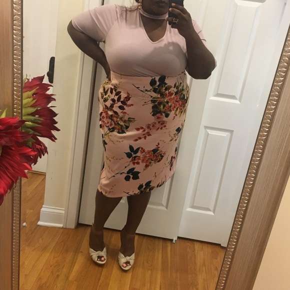 Blush shirt w/choker - Picture 7 of 8