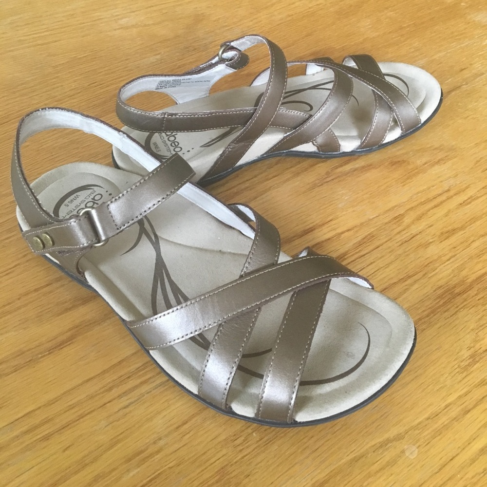 The Walking Company Abeo sandals