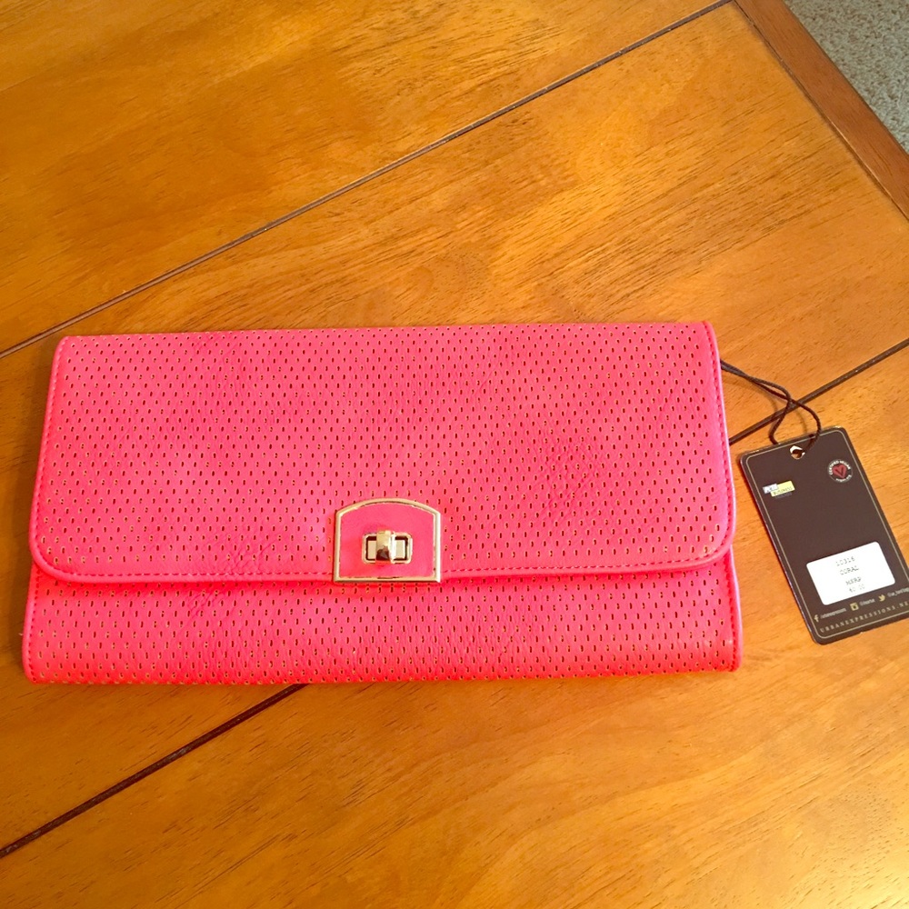 New urban expressions coral clutch