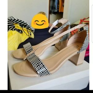 Black and white sandle pumps