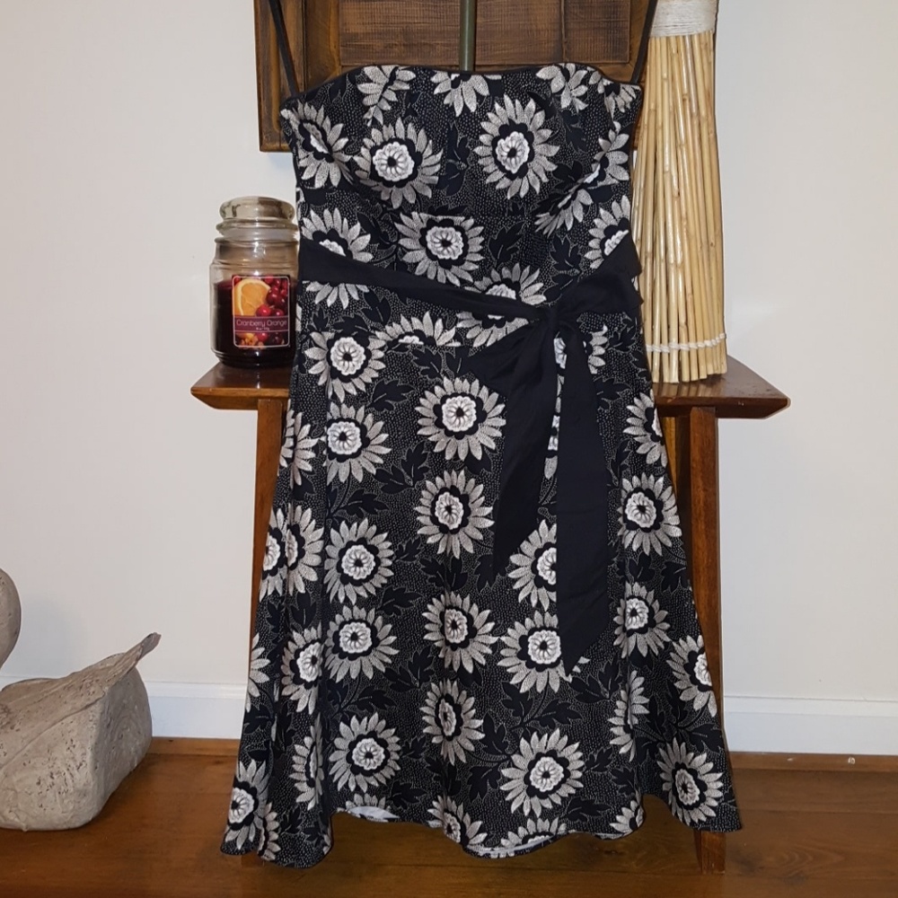 WHBM Stunning dress. Size 0 - Picture 1 of 8