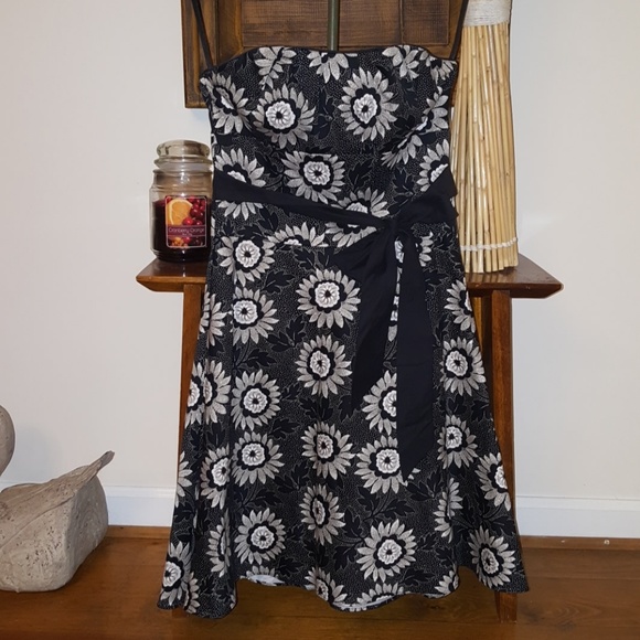 White House Black Market Dresses & Skirts - WHBM Stunning dress. Size 0