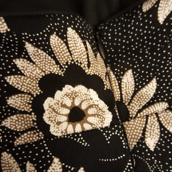 WHBM Stunning dress. Size 0 - Picture 8 of 8