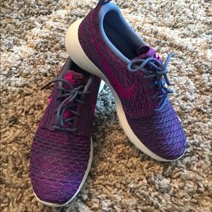 Nike NWT ROSHE ONE FLYKNIT woman's size 7.5