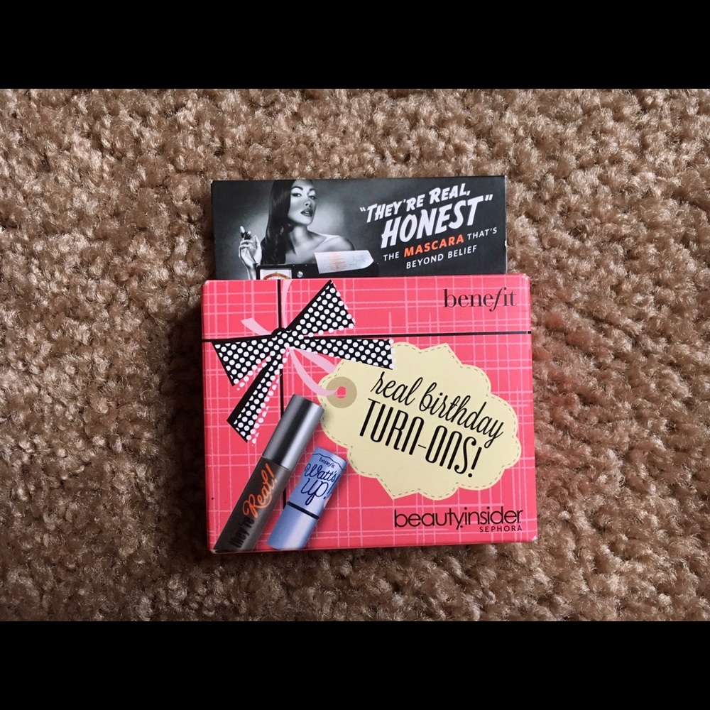 Benefit Mascara and Highlighter set