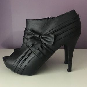 Wet Seal Peep Tow Bow Booties