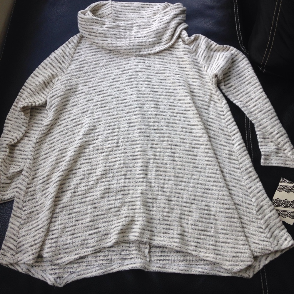 Turtle neck knit Sweater by Eyeshadow, size XL
