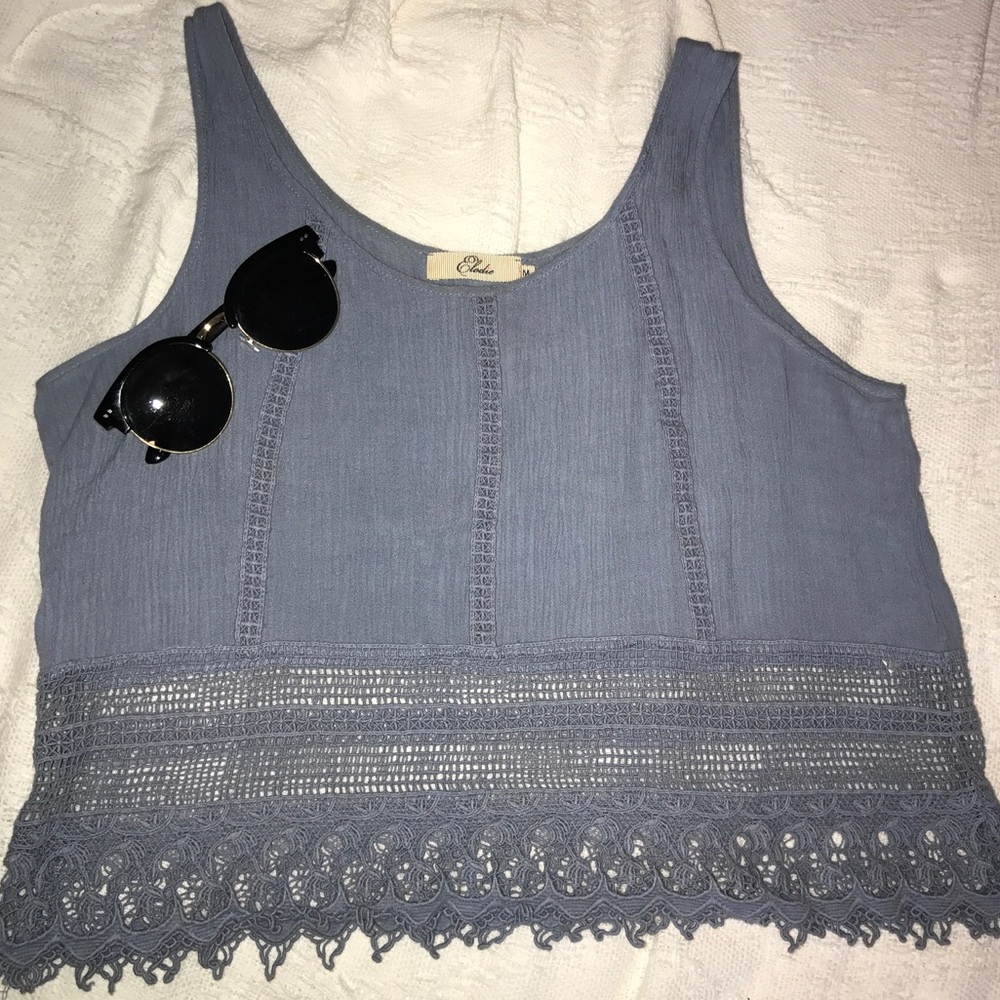 Light weight tank with crochet details