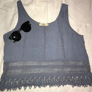 Light weight tank with crochet details