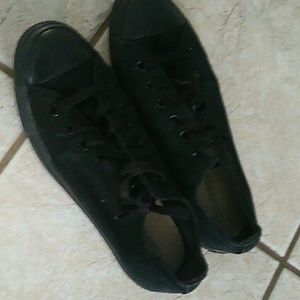 All balck converse