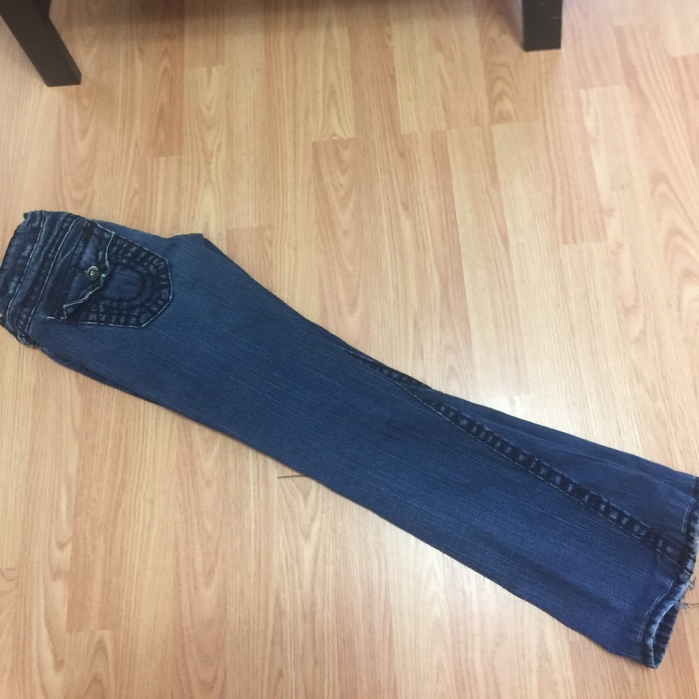 Jeans with twist inseam