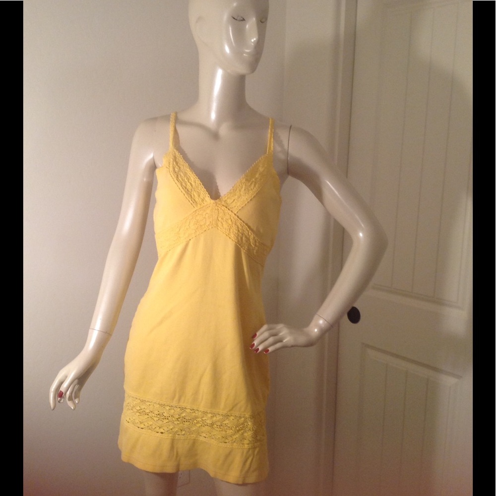 Moda Inter. Dress Shop & Help 2 Shetlers