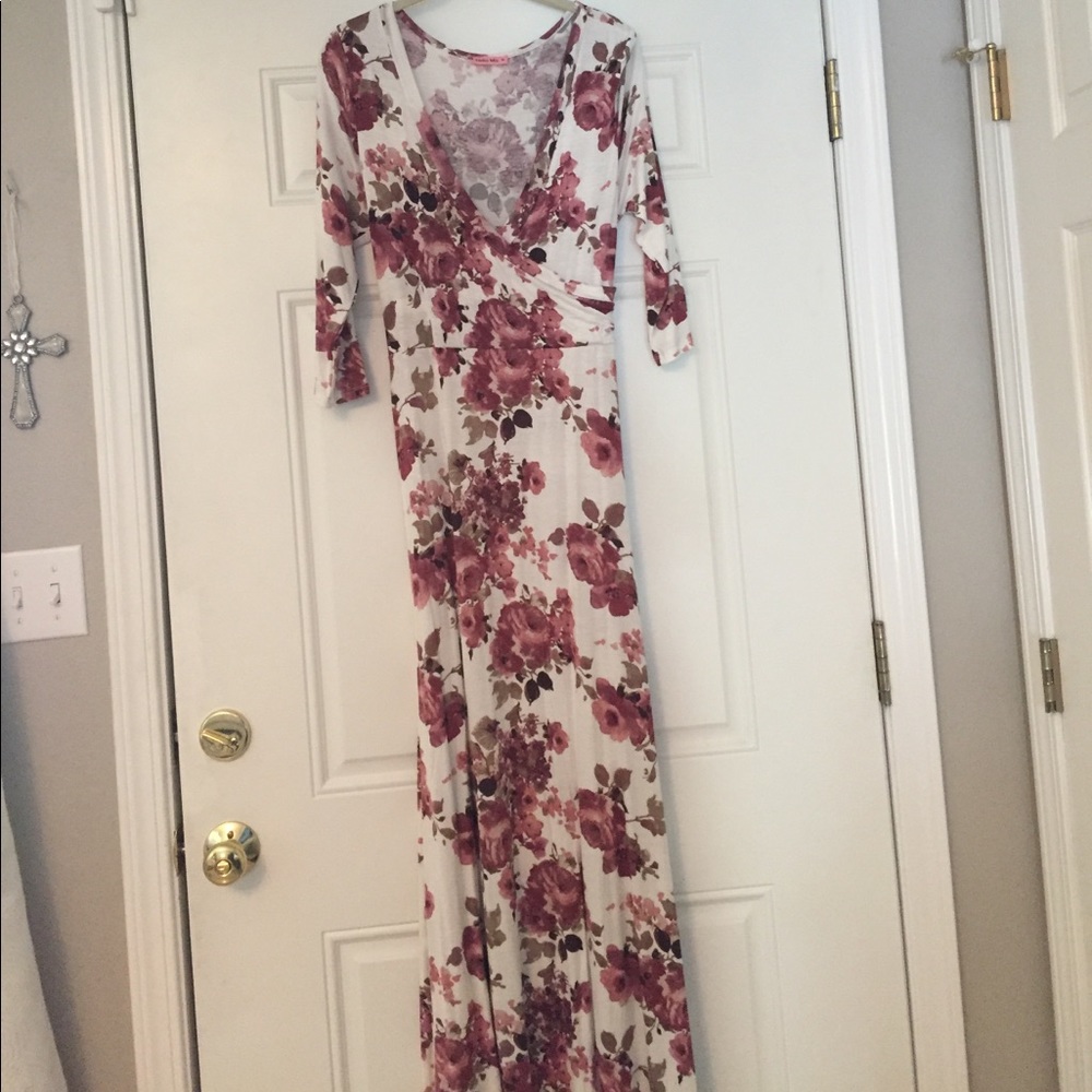Floral maternity maxi dress.