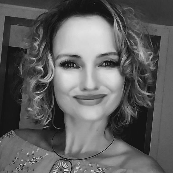 Meet your Posher, Kamila - Picture 1 of 1