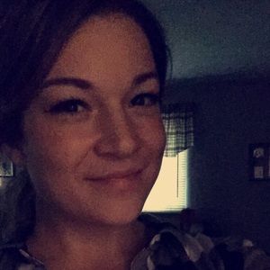 Meet your Posher, Raquel
