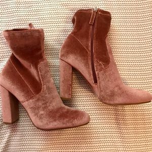 Steve Madden Edit Boot -Blush size 7.5 💕