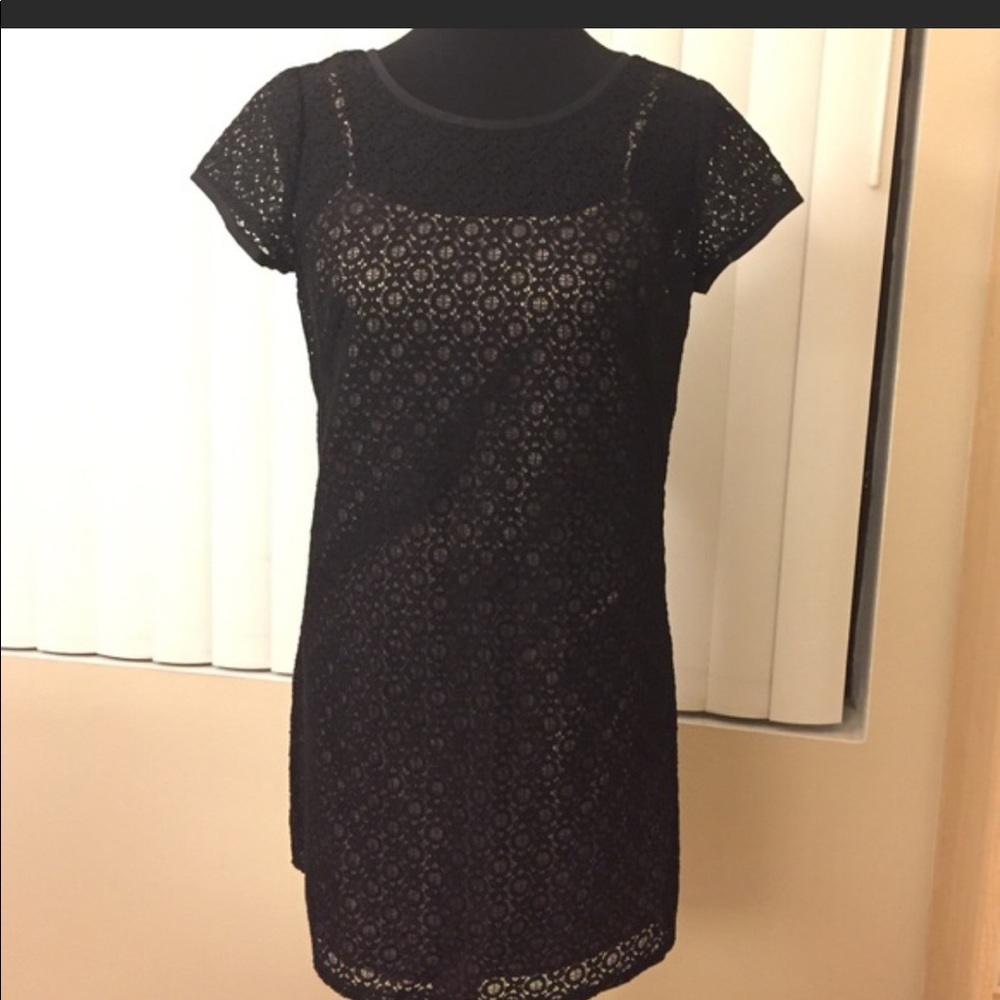 💋Ann Taylor -Sexy Black lace mini w. beige slip.