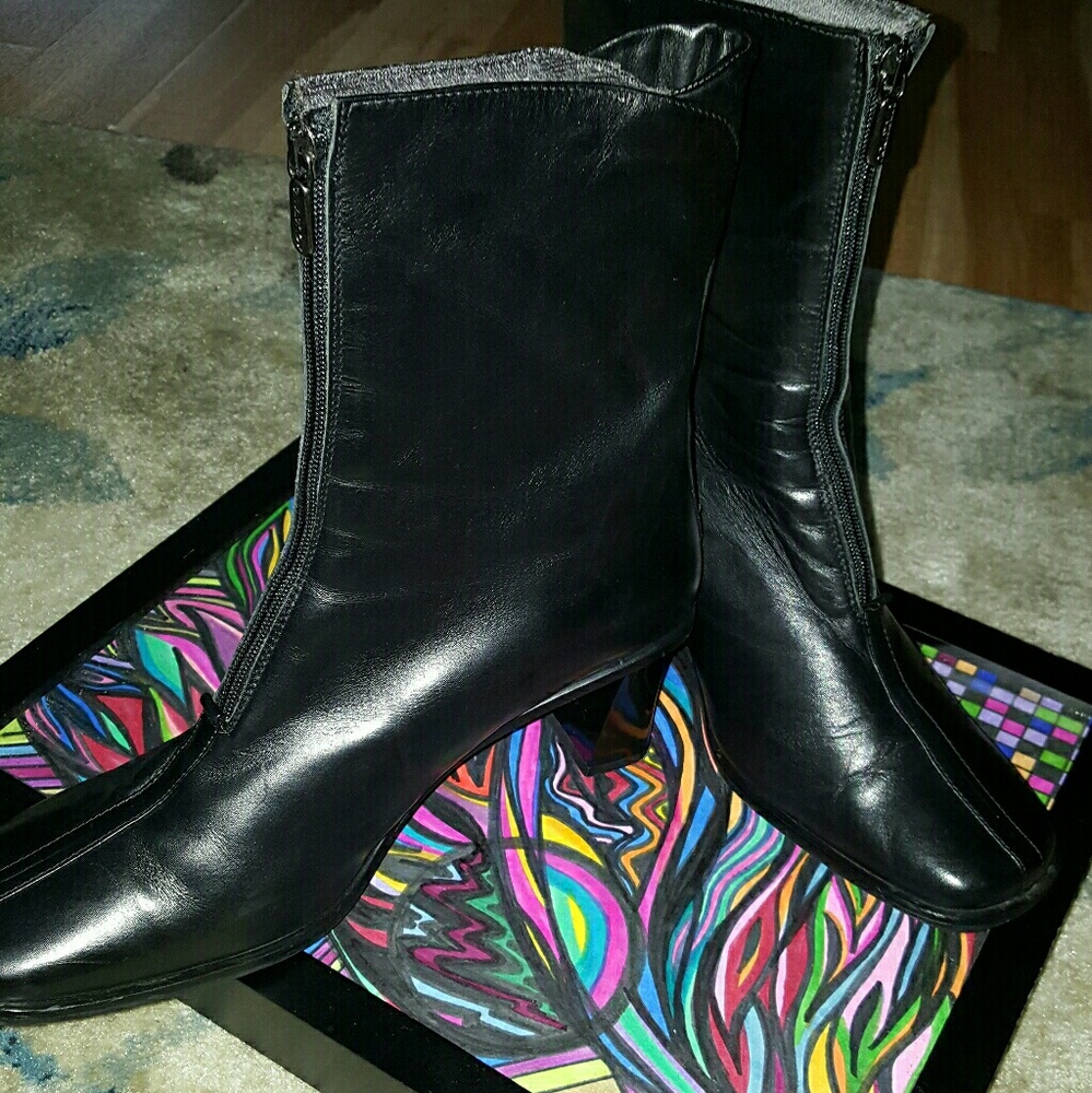 AGUA TALIA LEATHER BOOTIES