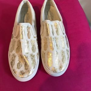 Bucket feet slip ons