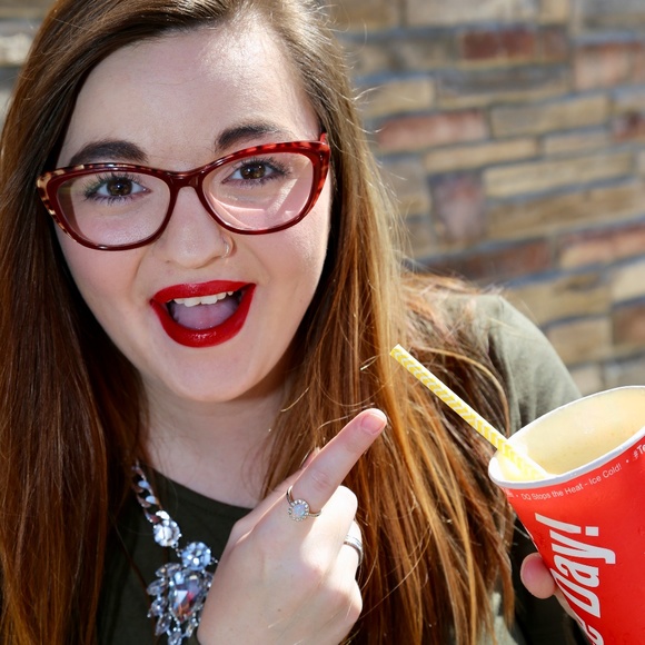 Meet your Posher, Ashley - Picture 4 of 8