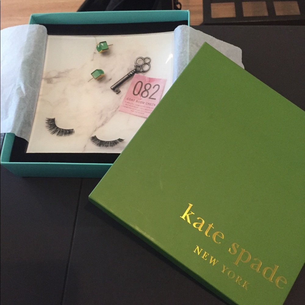 Kate Spade NY Snap Happy Eyelashes/Keys Tray