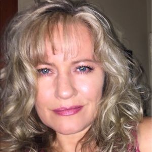 Meet your Posher, Cynthia