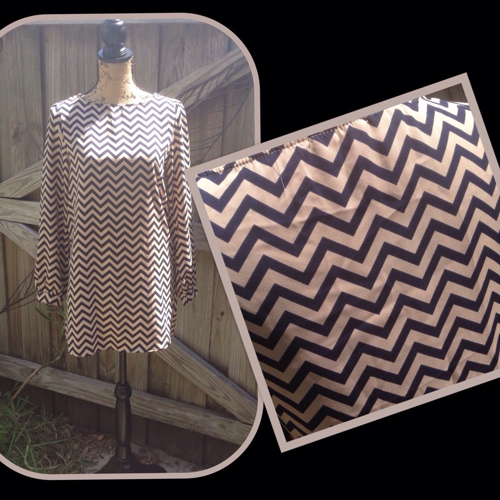 EVERLY Tan navy blue Chevron print dress small
