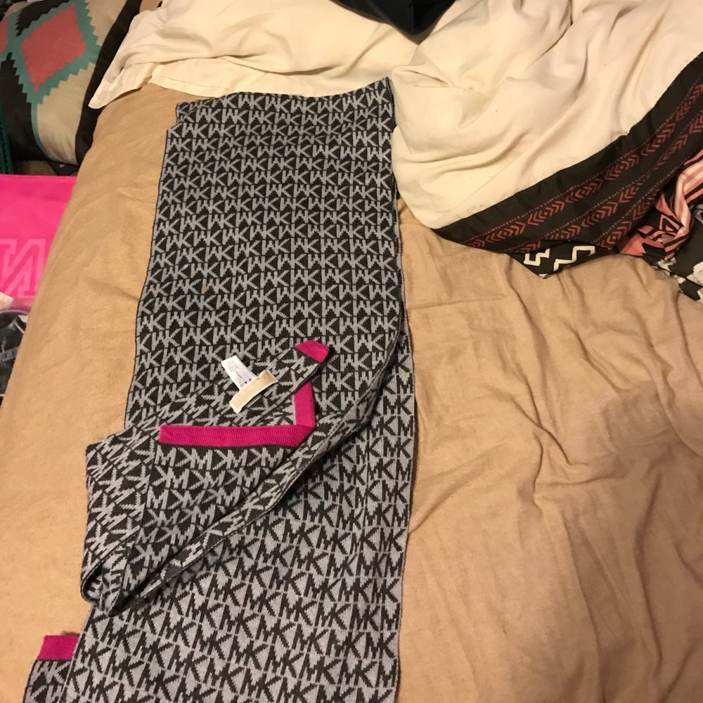 Michael Kors scarf