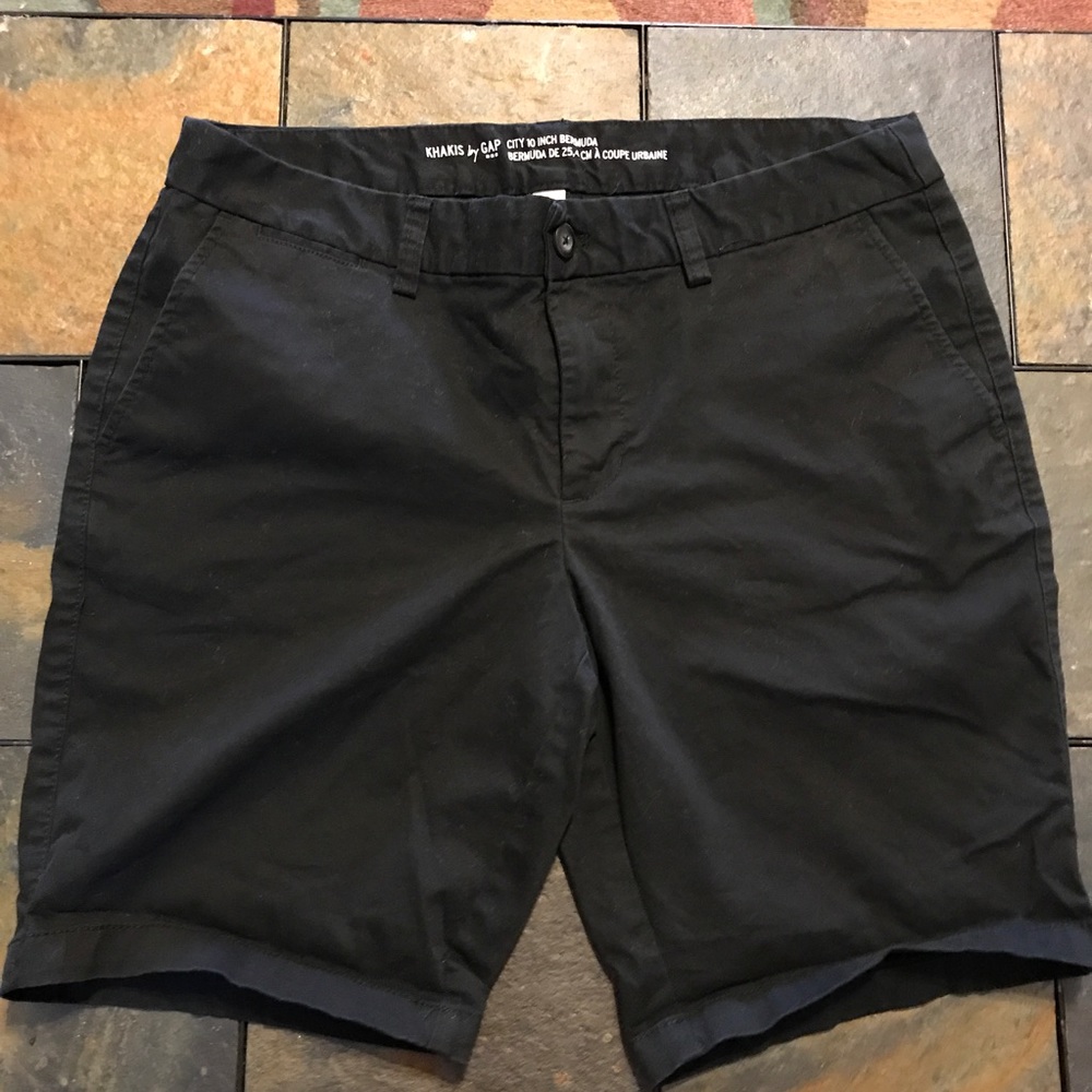 GAP Bermuda khakis