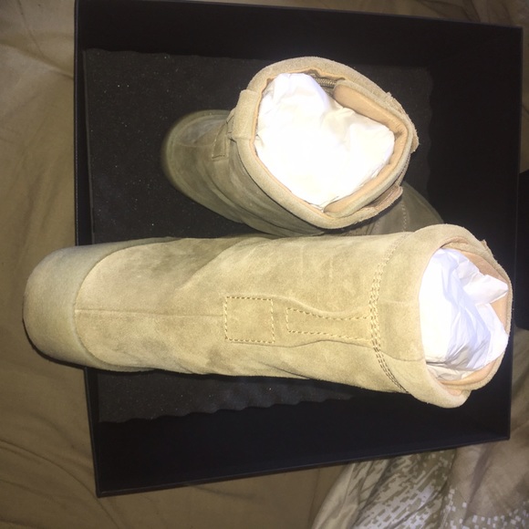 Authentic yeezy season 4 taupe crepe boots
