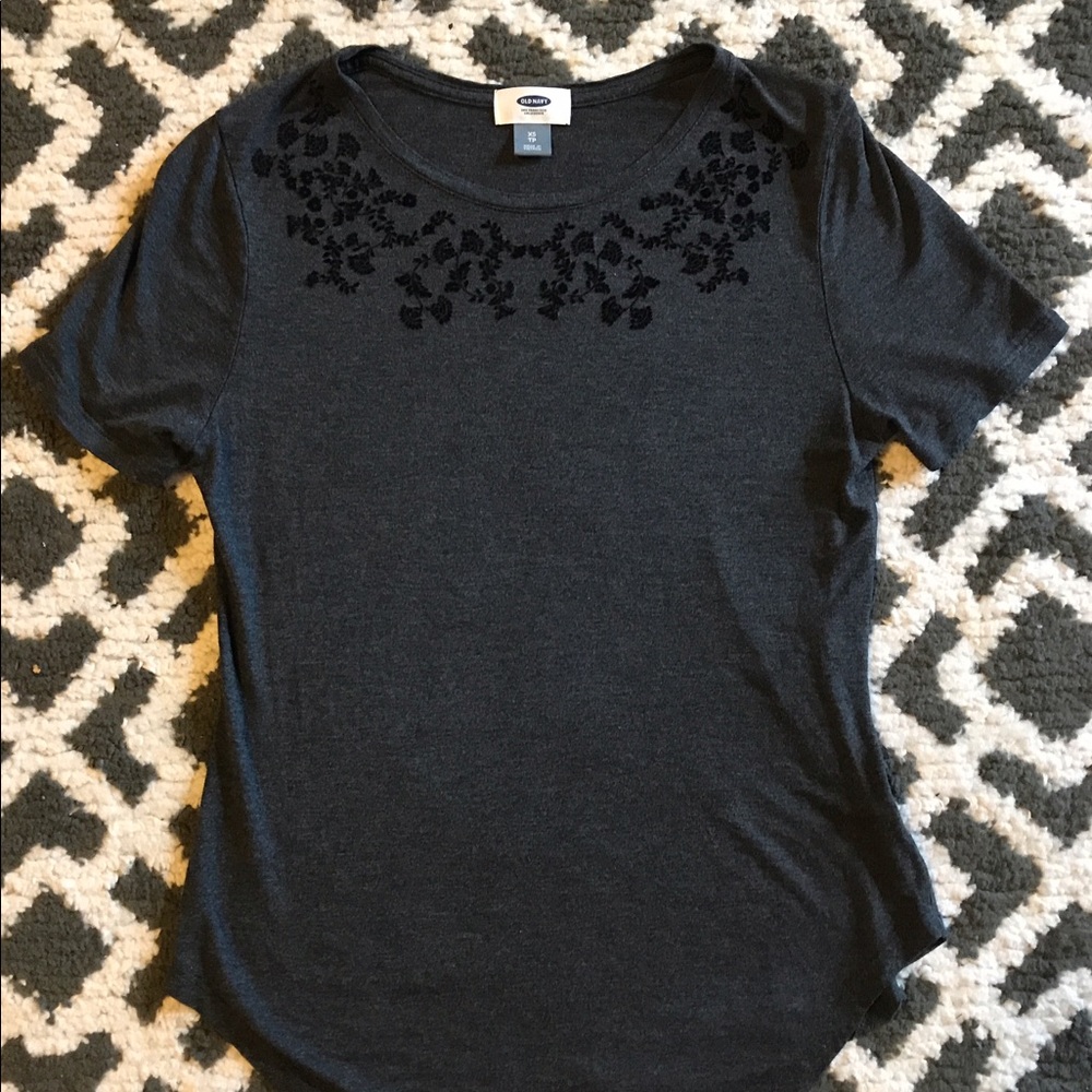 Old Navy charcoal gray top. Size XS.