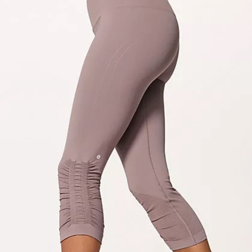 NWT Lululemon Taryn Toomey Awakening Crops 4 Mauve