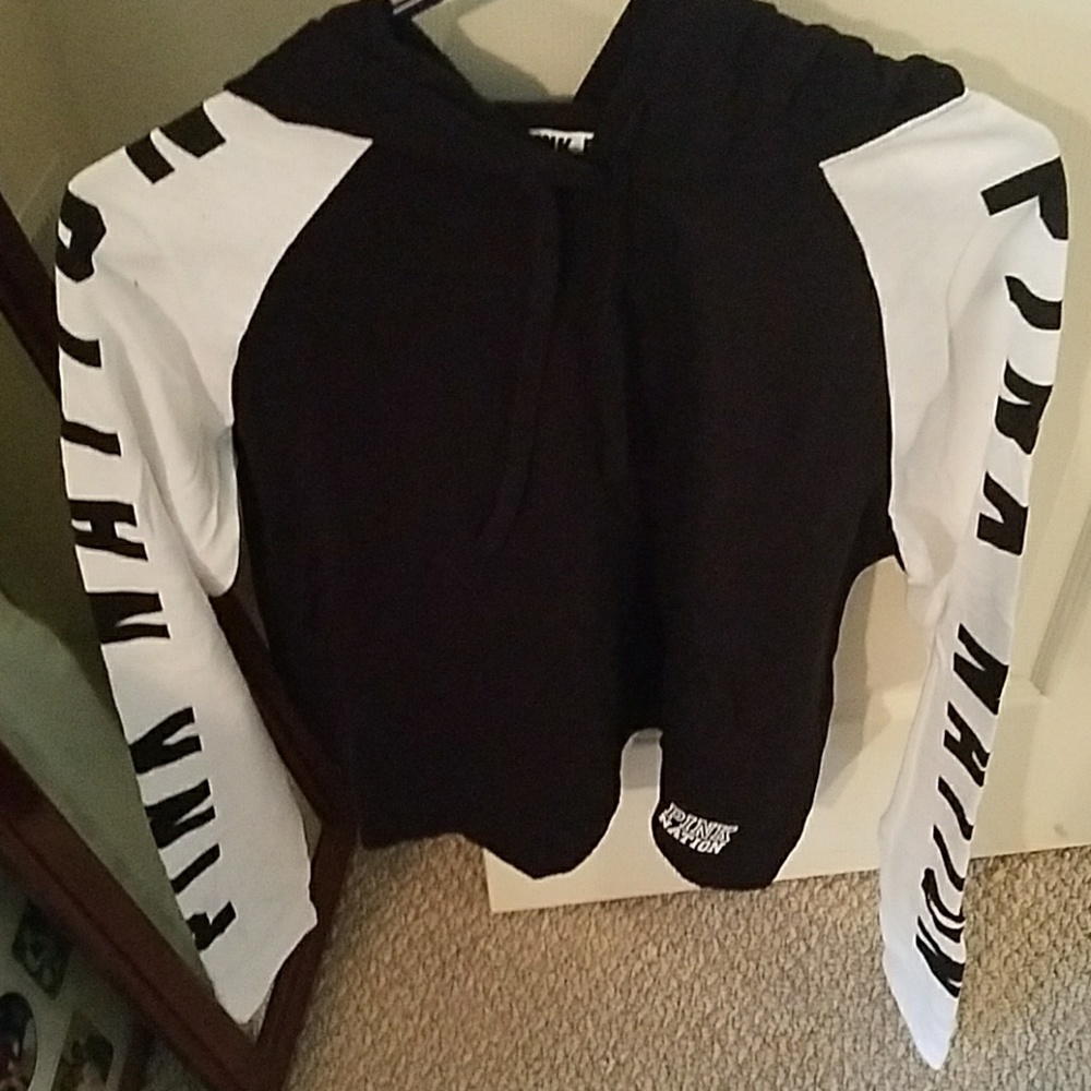 BLACK AND WHITE VICTORIA SECRET PINK