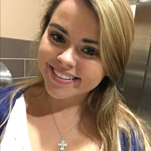 Meet your Posher, Brenna