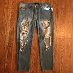 Super Distressed Boyfriend Jeans