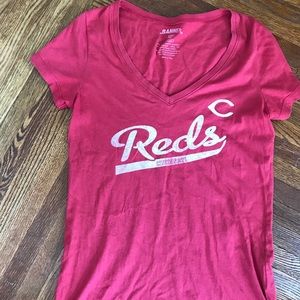 Junior size Medium Cincinnati Reds t-shirt!