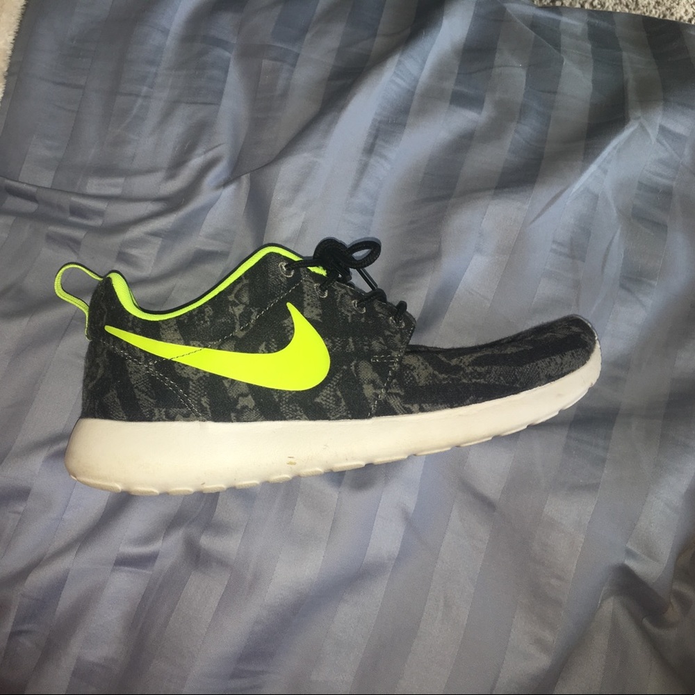 Black and Lime Green Nike Roshes