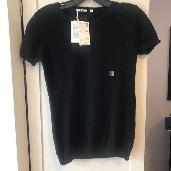 🆕❗️Uniqlo 100% cashmere crew neck sweater - Picture 1 of 2