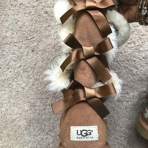MAKE ME AN OFFER: Authentic UGG Bailey Bow Boots!