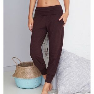 Aerie Real Soft Jogger. Maroon Size L
