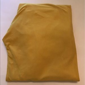 Tall and Curvy mustard Lularoe leggings